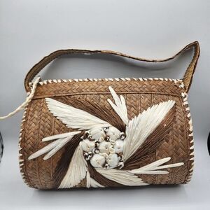 Vintage woven raffia shoulder bag beachy